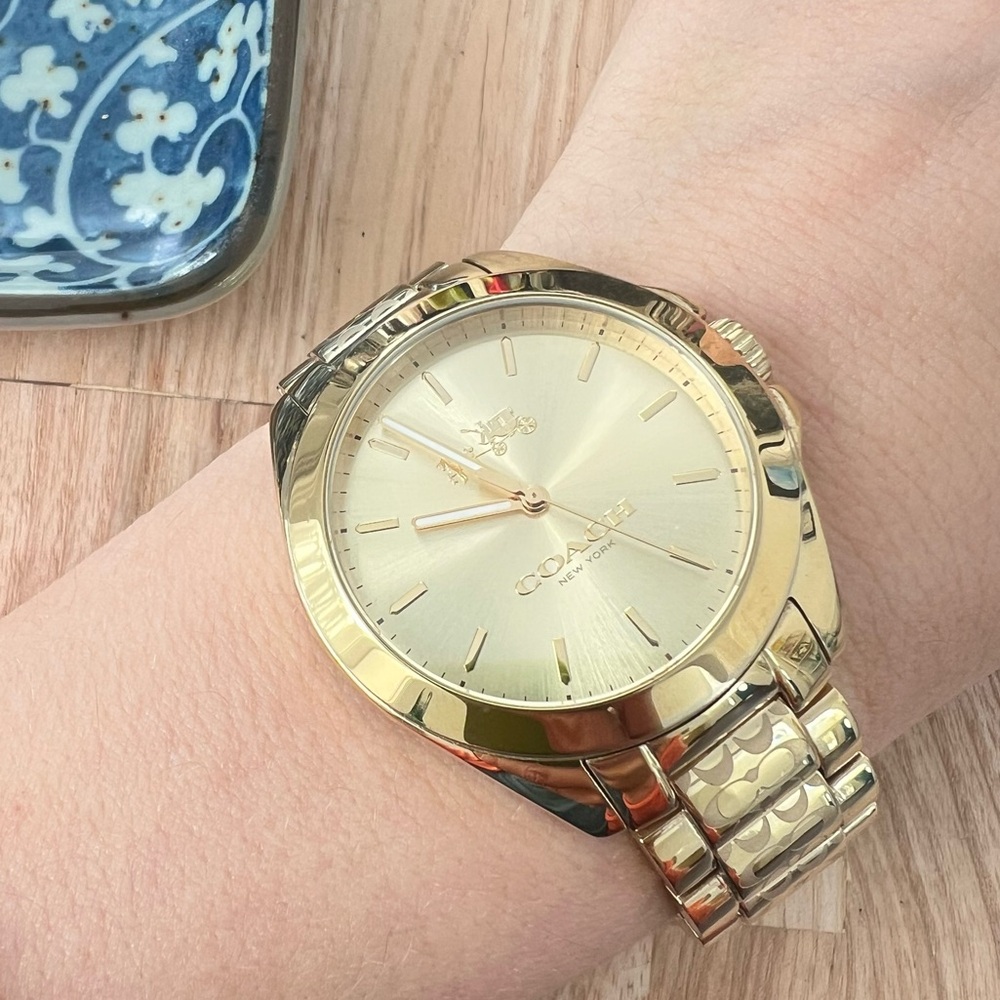 Coach New York ladies gold tone classic dress watch NEW BATTERY - Picture 14 of 14